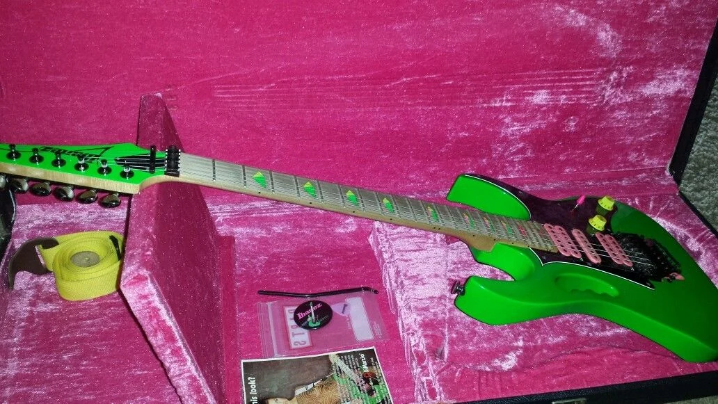 Green Jem #124 — archive photograph 3