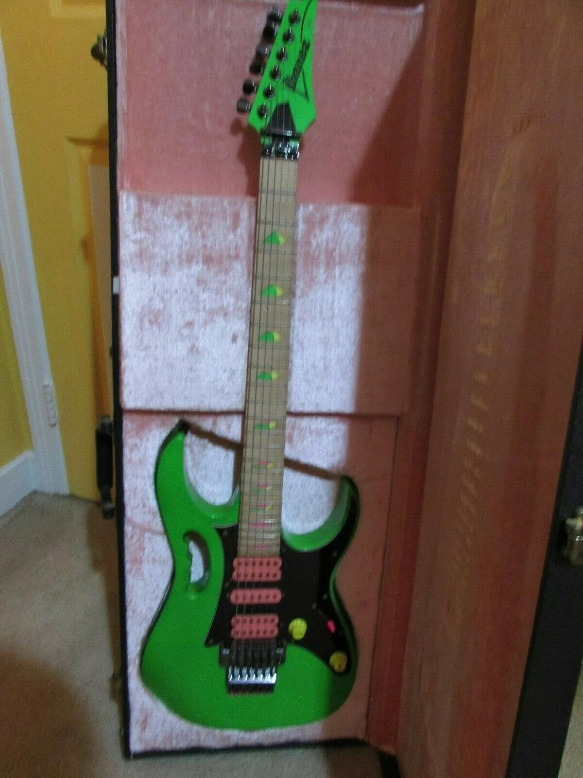 Green Jem #59 — archive photograph 3